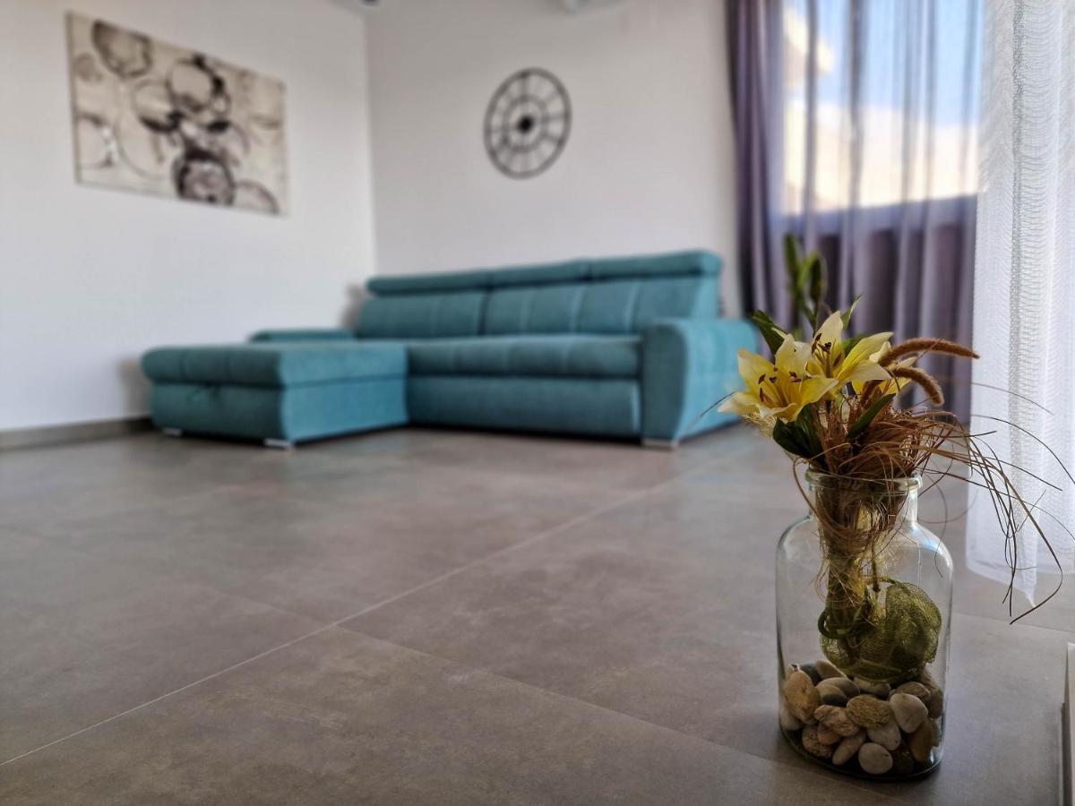 Villa Poseidon Novalja Buitenkant foto
