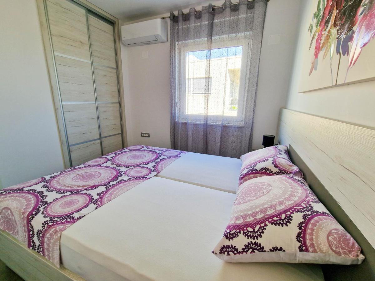 Villa Poseidon Novalja Buitenkant foto