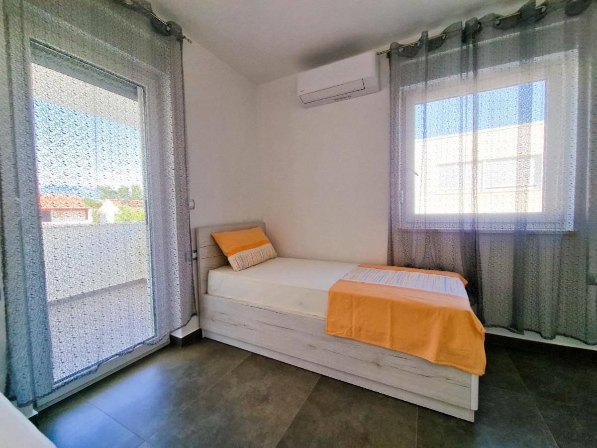 Villa Poseidon Novalja Buitenkant foto